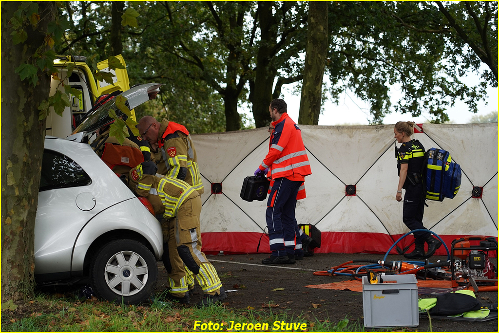 Lifeliner2 Ingezet Nadat Auto Tegen Boom Botst In Bavel - Traumaheli-MMT.nl